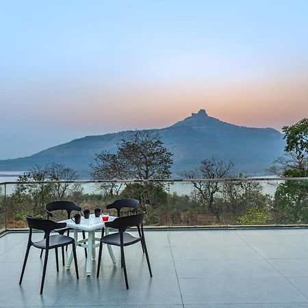 Saffronstays Stargazer, Karjat - Luxury Pool Villa With Lake View Extérieur photo