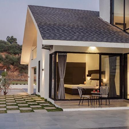 Saffronstays Stargazer, Karjat - Luxury Pool Villa With Lake View Extérieur photo