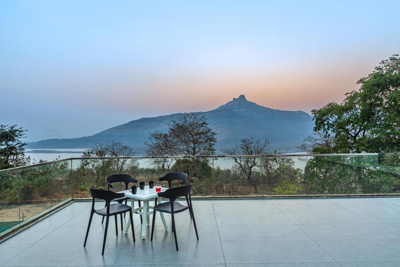 Saffronstays Stargazer, Karjat - Luxury Pool Villa With Lake View Extérieur photo