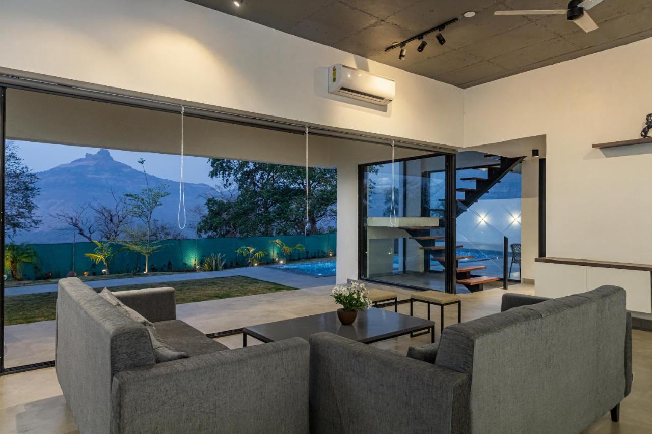 Saffronstays Stargazer, Karjat - Luxury Pool Villa With Lake View Extérieur photo