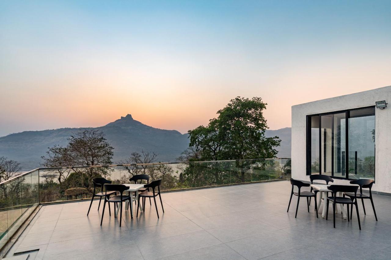 Saffronstays Stargazer, Karjat - Luxury Pool Villa With Lake View Extérieur photo