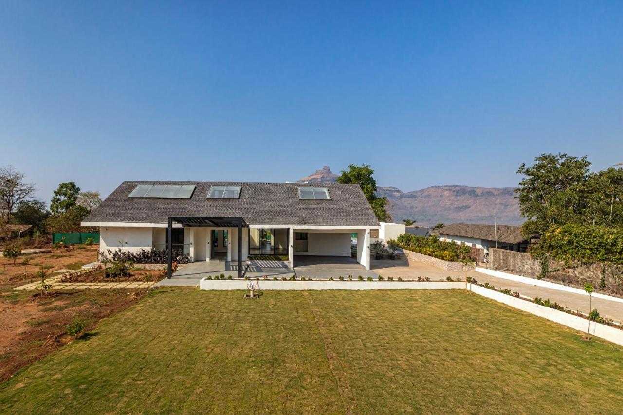 Saffronstays Stargazer, Karjat - Luxury Pool Villa With Lake View Extérieur photo