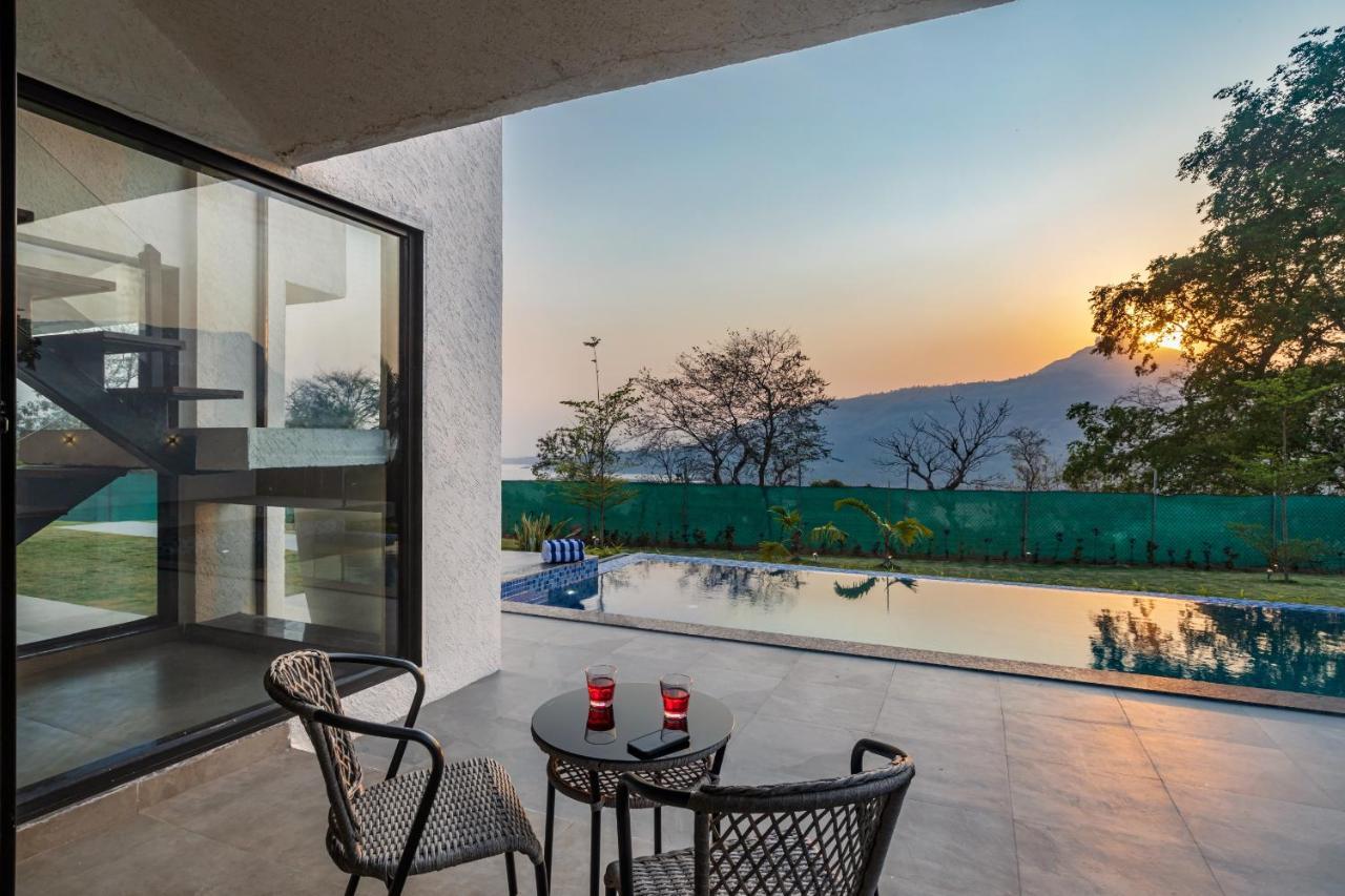 Saffronstays Stargazer, Karjat - Luxury Pool Villa With Lake View Extérieur photo