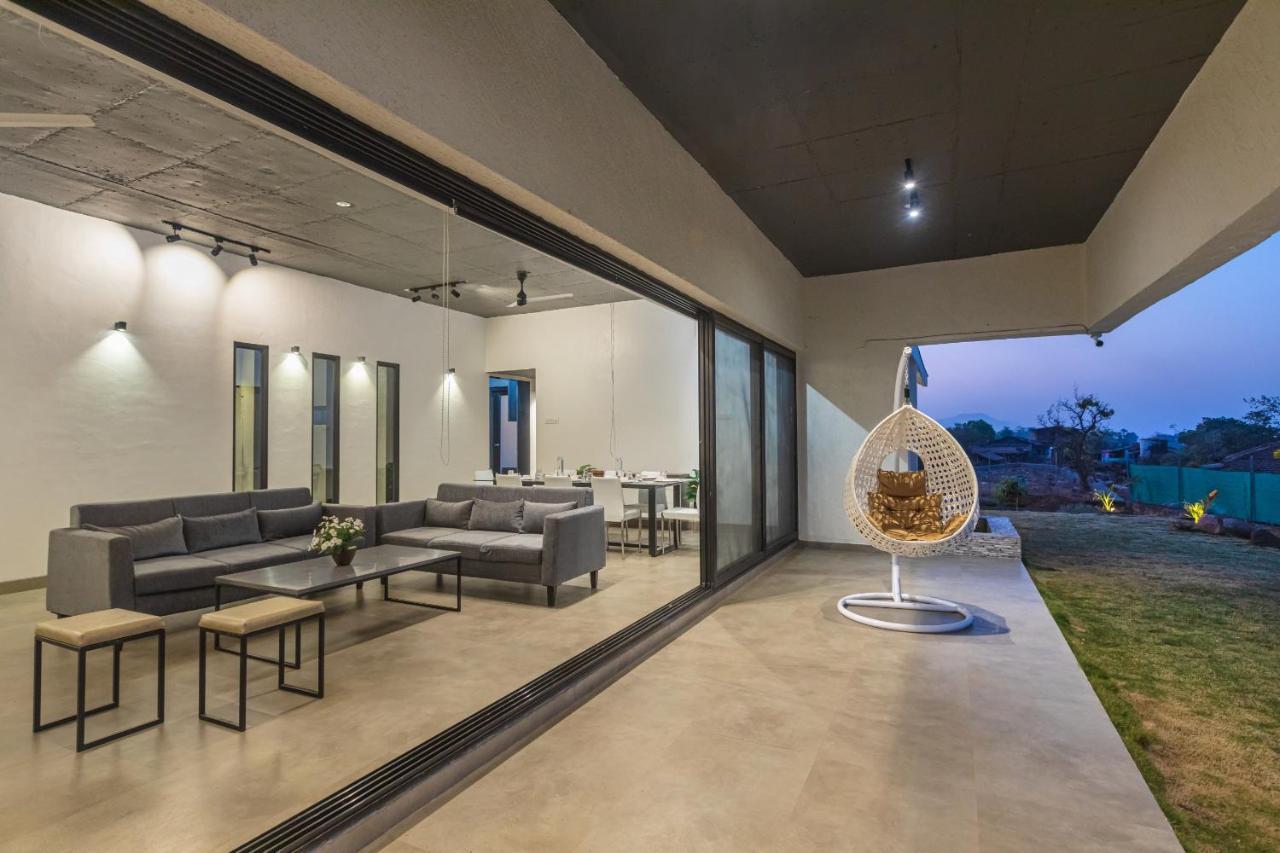 Saffronstays Stargazer, Karjat - Luxury Pool Villa With Lake View Extérieur photo