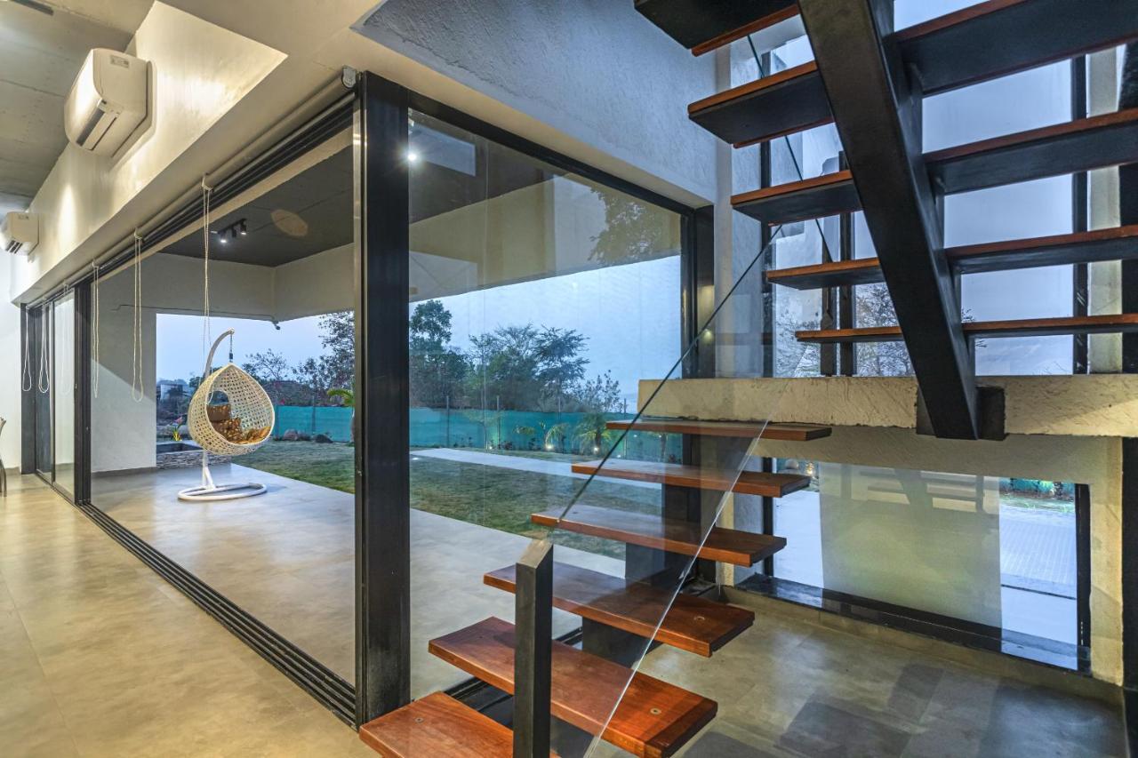 Saffronstays Stargazer, Karjat - Luxury Pool Villa With Lake View Extérieur photo