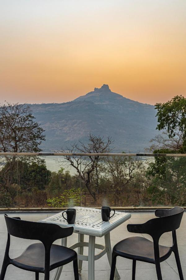 Saffronstays Stargazer, Karjat - Luxury Pool Villa With Lake View Extérieur photo